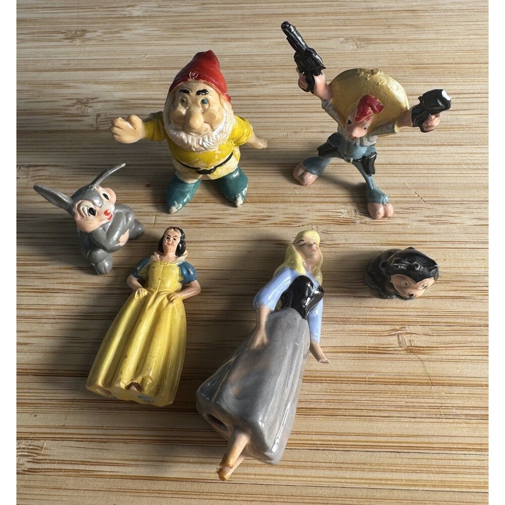 Vintage Cartoon Figurines Lot Disney Snow White Aurora Bugs Bunny Gnome figures